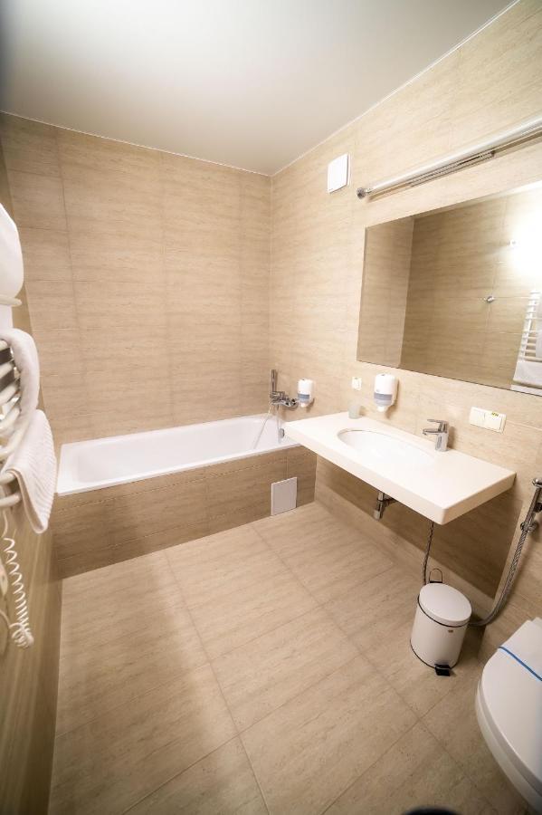 Sribni Leleky Hotel & Spa Lutsʼk Dış mekan fotoğraf